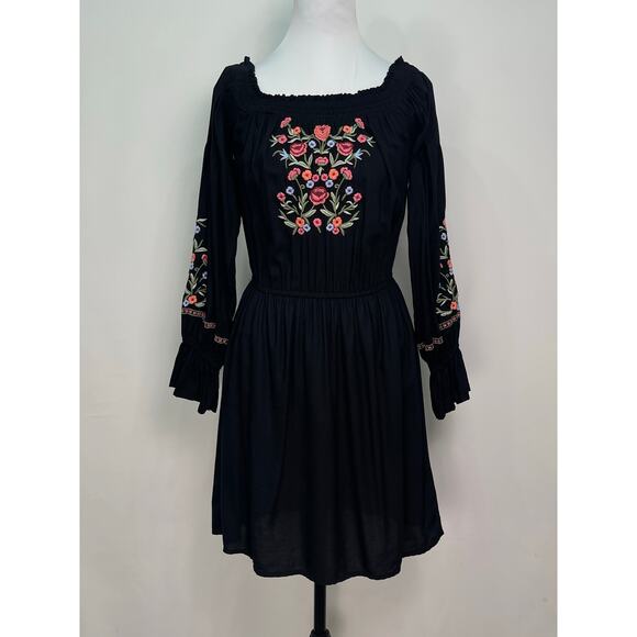 Hollister Dresses & Skirts - Hollister Size XS Black Floral Embroidered Long‑Sleeve Babydoll Dress